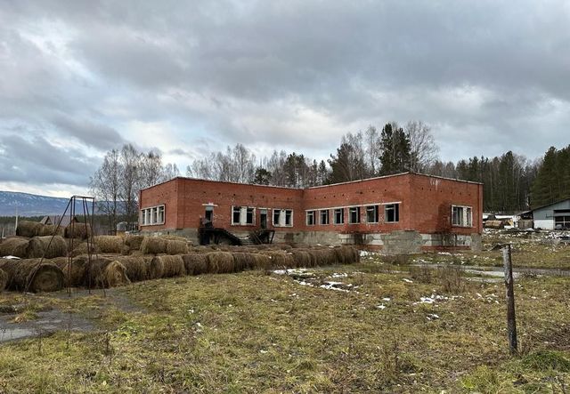 свободного назначения Саткинское городское поселение, пос. Чёрная Речка, Центральная ул., 5А фото