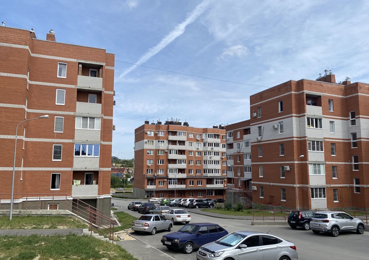 квартира г Волгоград р-н Кировский ул 70-летия Победы 21а фото 3