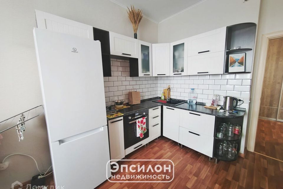 квартира г Курск р-н Центральный пр-кт Вячеслава Клыкова 92 Курск городской округ фото 1