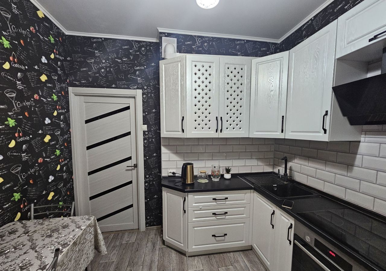 квартира г Астрахань р-н Кировский ул Бориса Алексеева 20к/2 фото 3