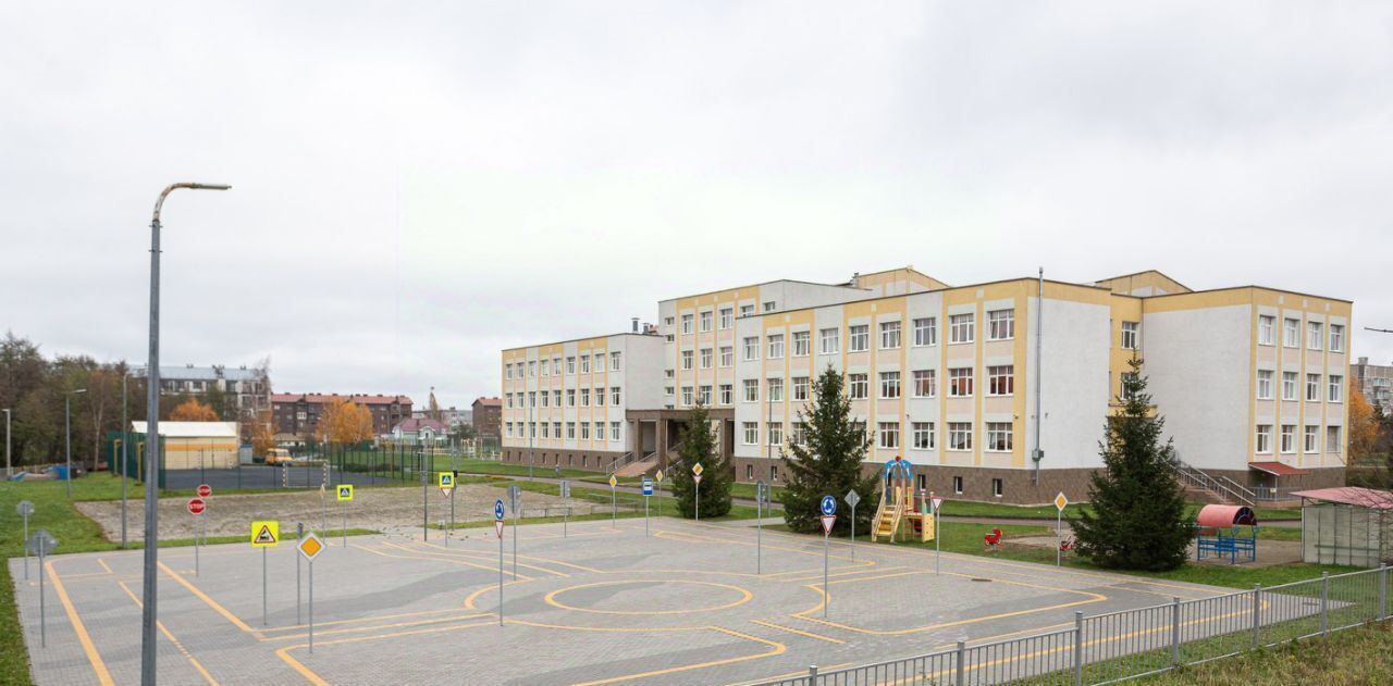 дом г Пионерский ул Октябрьская 10а фото 25