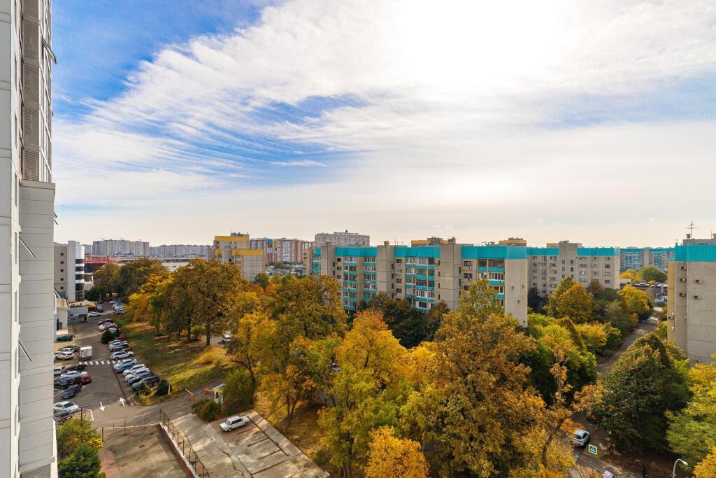 квартира г Краснодар р-н Прикубанский ул им. Александра Покрышкина 25а/1 фото 1