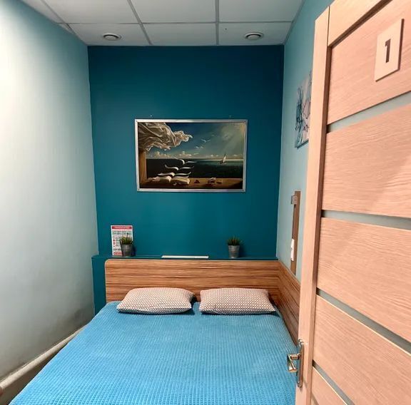 комната г Омск р-н Центральный ул Бударина 1 фото 1