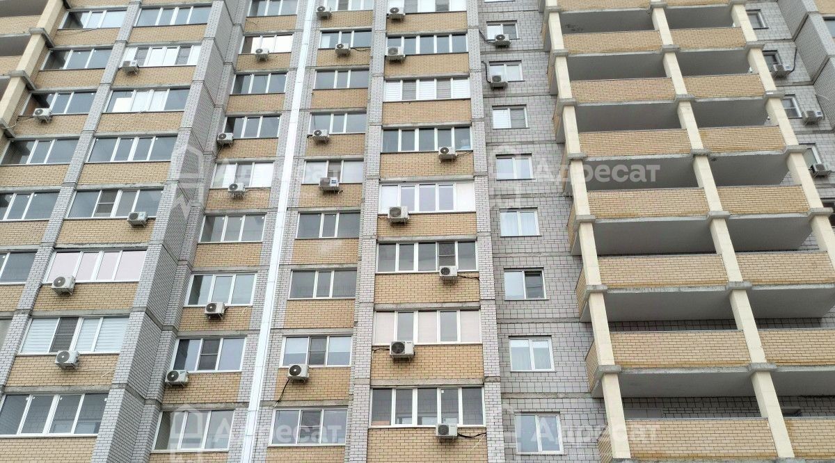 квартира г Волгоград р-н Дзержинский б-р 30-летия Победы 19б фото 1