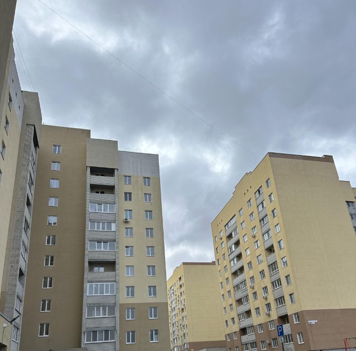 квартира г Саратов р-н Заводской ул им Николая Чихарева 10 фото 1