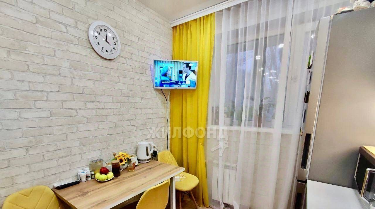 квартира г Тольятти р-н Автозаводский ул Ворошилова 22 фото 2