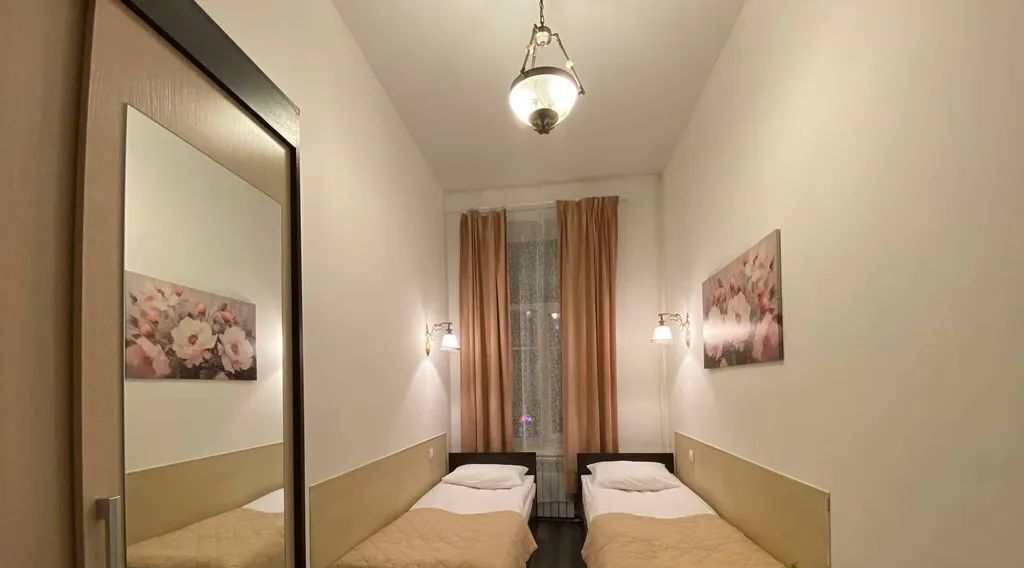 комната г Санкт-Петербург метро Площадь Восстания пр-кт Невский 132 фото 2