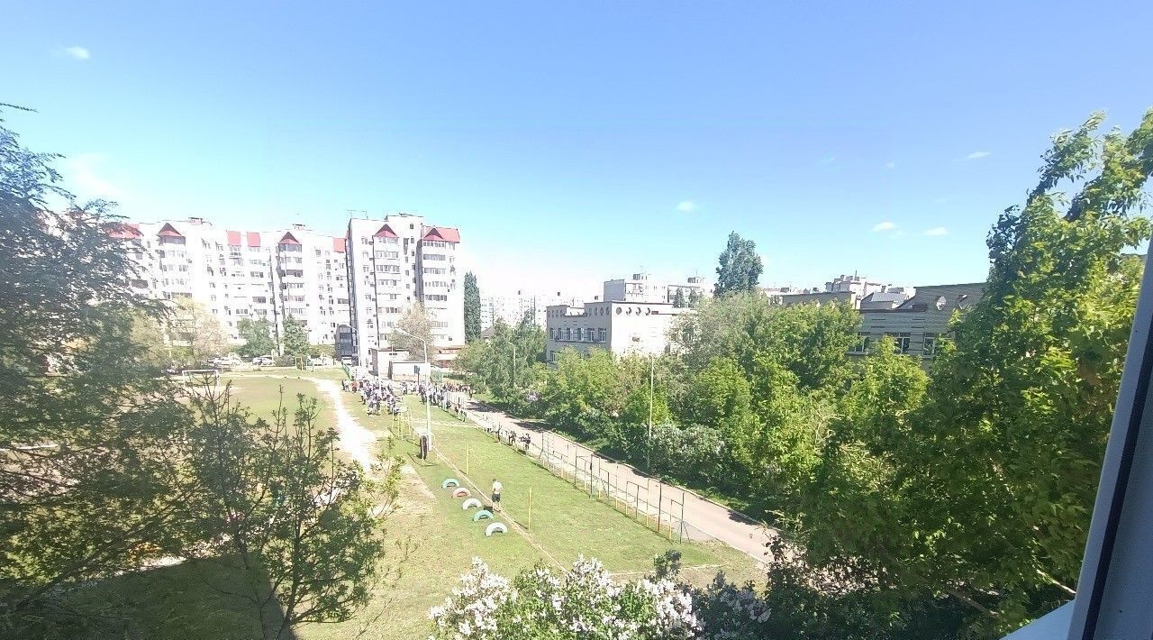 квартира г Саратов р-н Кировский ул им Зарубина В.С. 124/130 фото 16