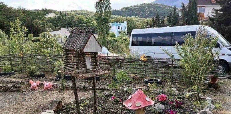 дом г Алушта пгт Партенит ул Приозерная фото 3