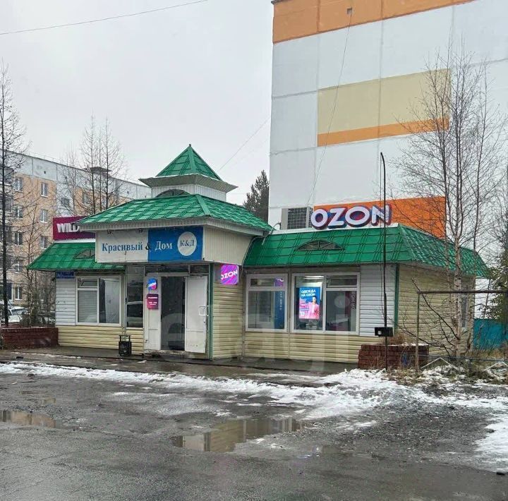 торговое помещение г Муравленко ул 70 лет Октября 18а фото 1