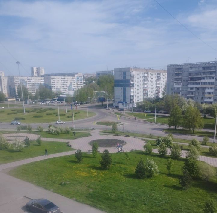 квартира г Новокузнецк р-н Новоильинский пр-кт Авиаторов 49 фото 2