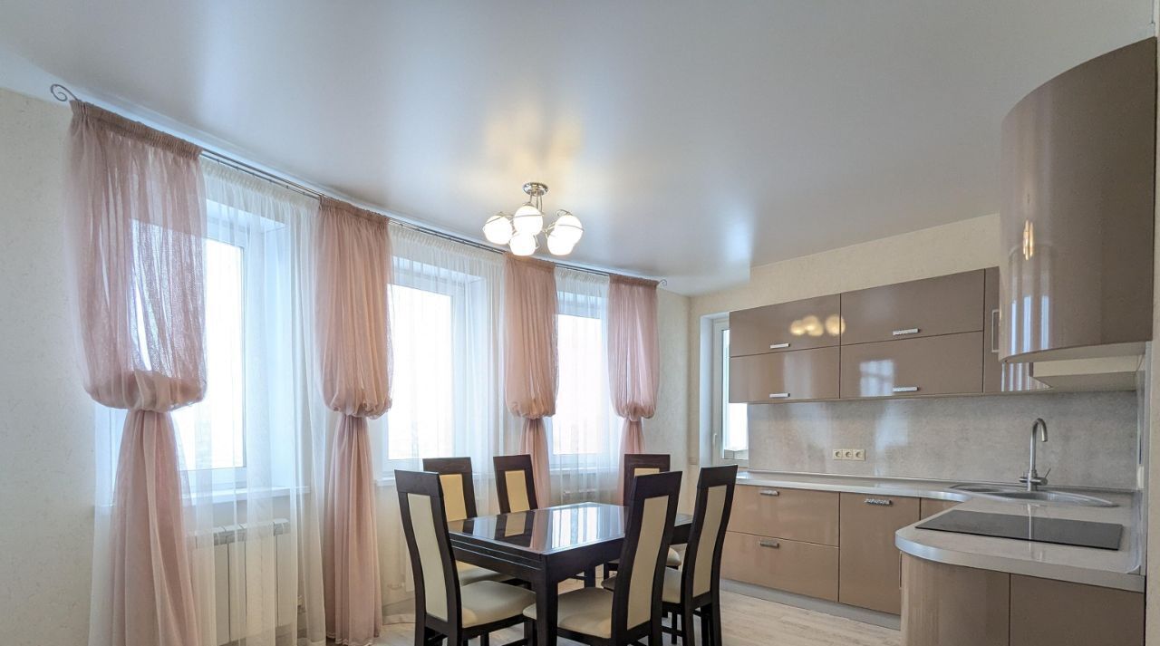 квартира г Саратов р-н Октябрьский ул им Мичурина И.В. 55/61 фото 1