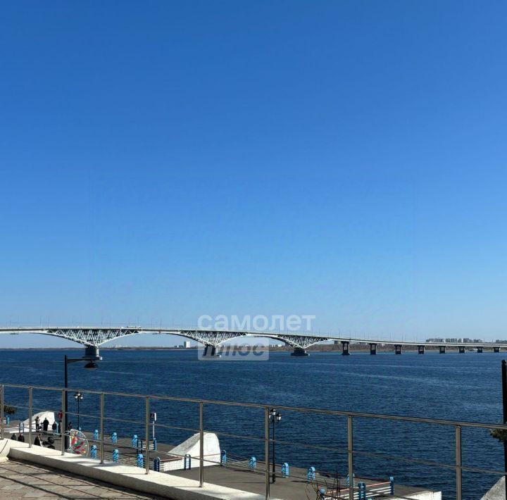 квартира г Саратов р-н Волжский наб Космонавтов 6 фото 1