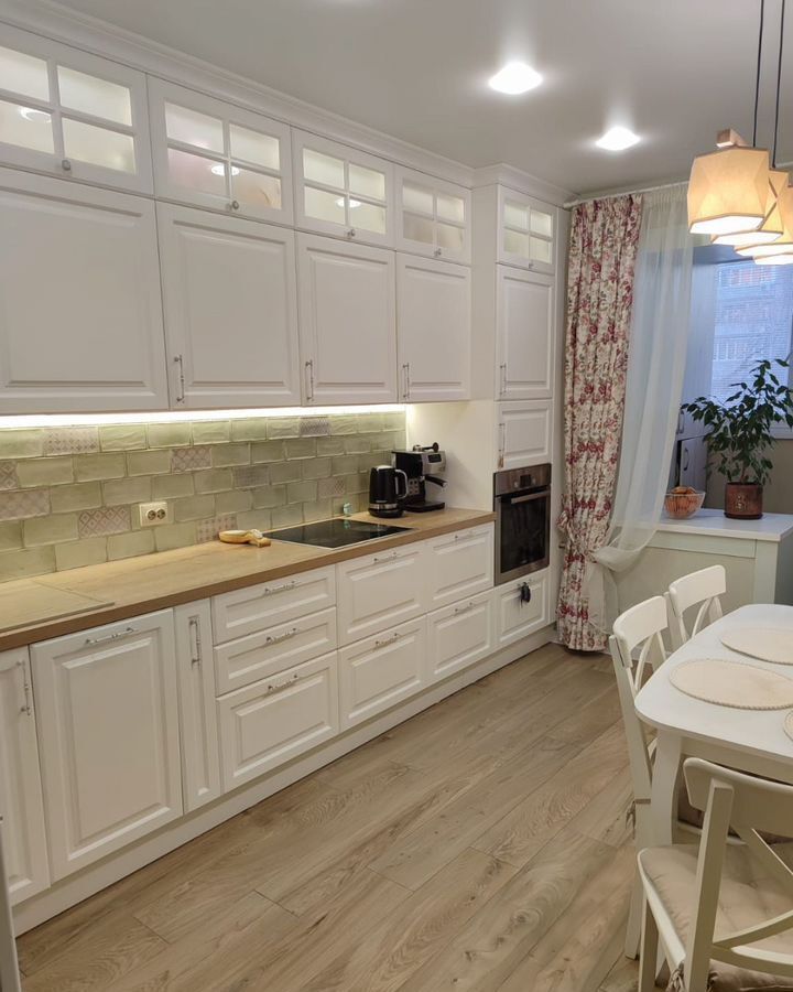 квартира г Тольятти р-н Автозаводский 4-й квартал б-р Курчатова 12а фото 1