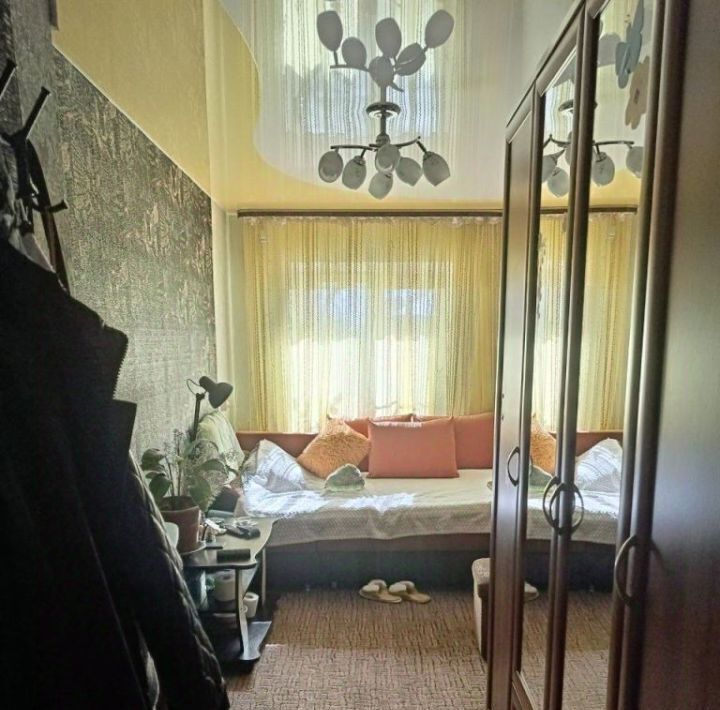 комната г Нижний Новгород Двигатель Революции ул Знаменская 9 фото 1