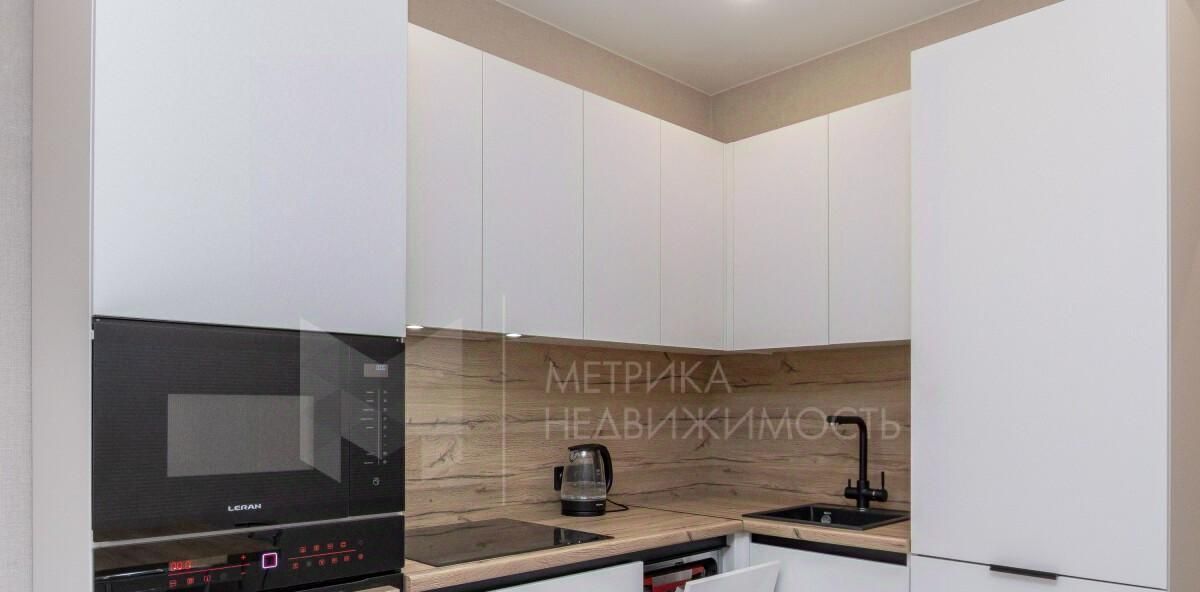 квартира г Тюмень р-н Центральный ул Ветеранов труда 9а фото 1