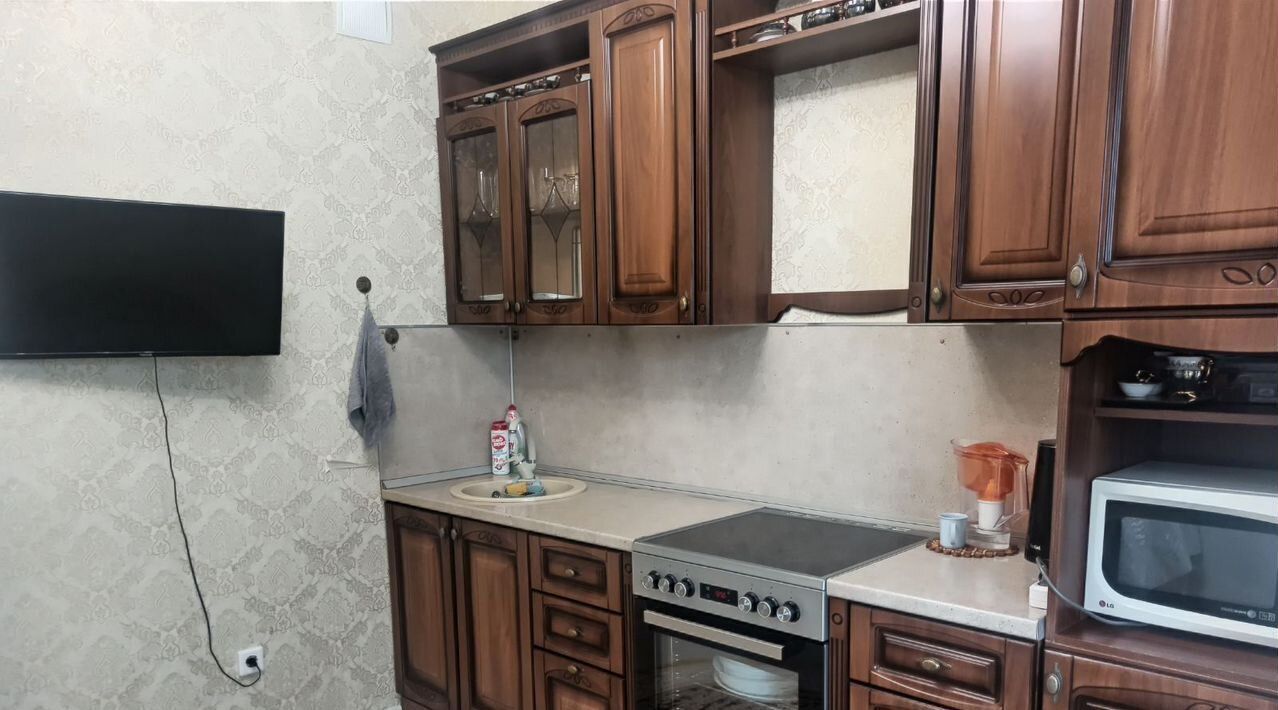 квартира г Сургут ул Ивана Захарова 2/1 квартал 30Б фото 1