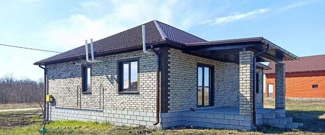 дом р-н Яковлевский г Строитель ул Изумрудная фото 2