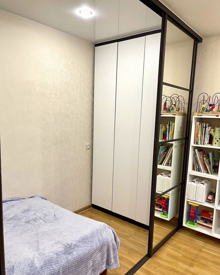 квартира г Екатеринбург р-н Кировский ул. Новгородцевой, 17Б фото 2
