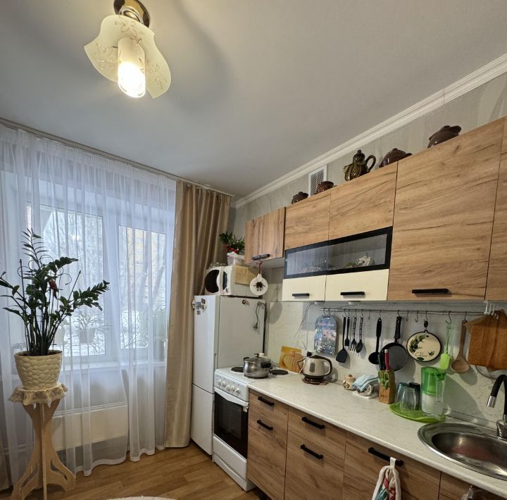 квартира г Тольятти р-н Автозаводский 16 квартал ул Дзержинского 22 фото 1