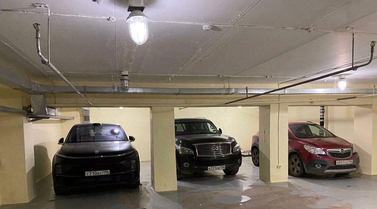 гараж г Екатеринбург ул Сакко и Ванцетти 105к/1 Центр фото 3