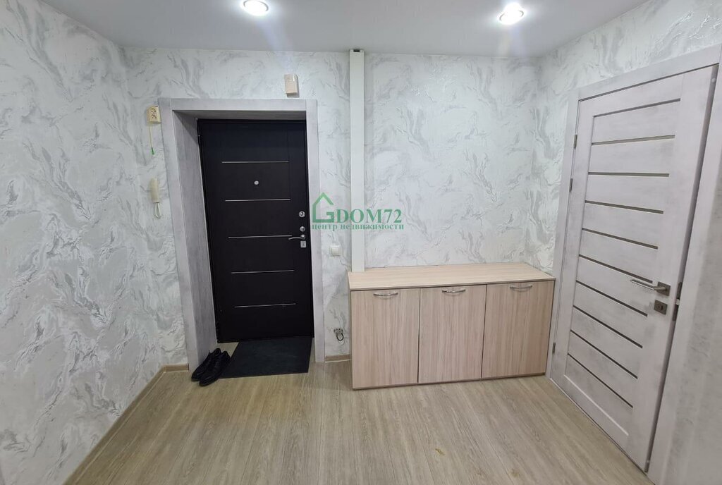 квартира г Тобольск мкр 7а 49а фото 4