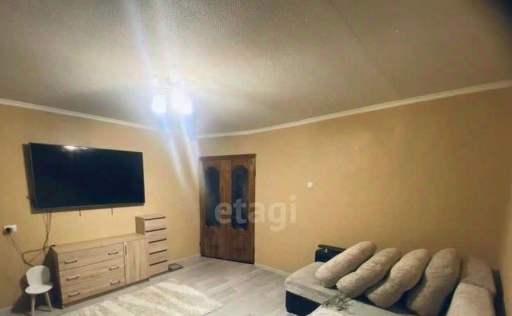 квартира г Волгоград р-н Дзержинский ул. Строителей, 21 фото 1