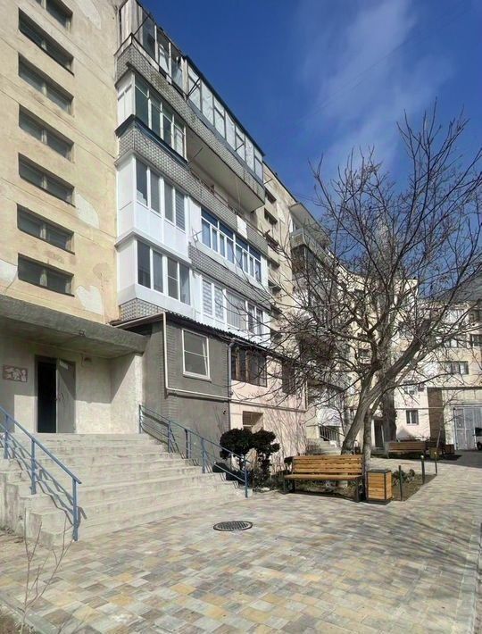 квартира г Евпатория пгт Новоозерное ул Героев-Десантников 15 фото 1