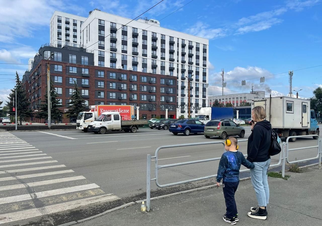 торговое помещение г Челябинск р-н Тракторозаводский пр-кт Ленина 4г фото 1