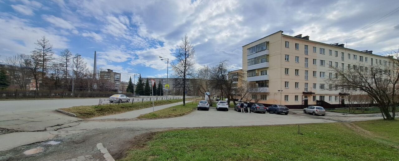 квартира г Нижний Тагил р-н Дзержинский пр-кт Ленинградский 15 фото 1