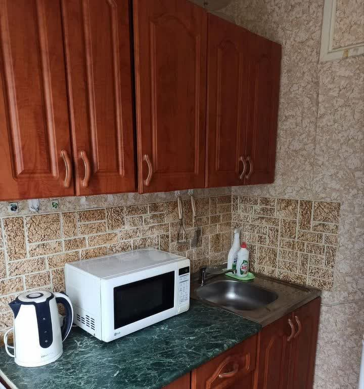 квартира г Омск п Чкаловский м-н, 75 Гвардейской бригады, 14а фото 3