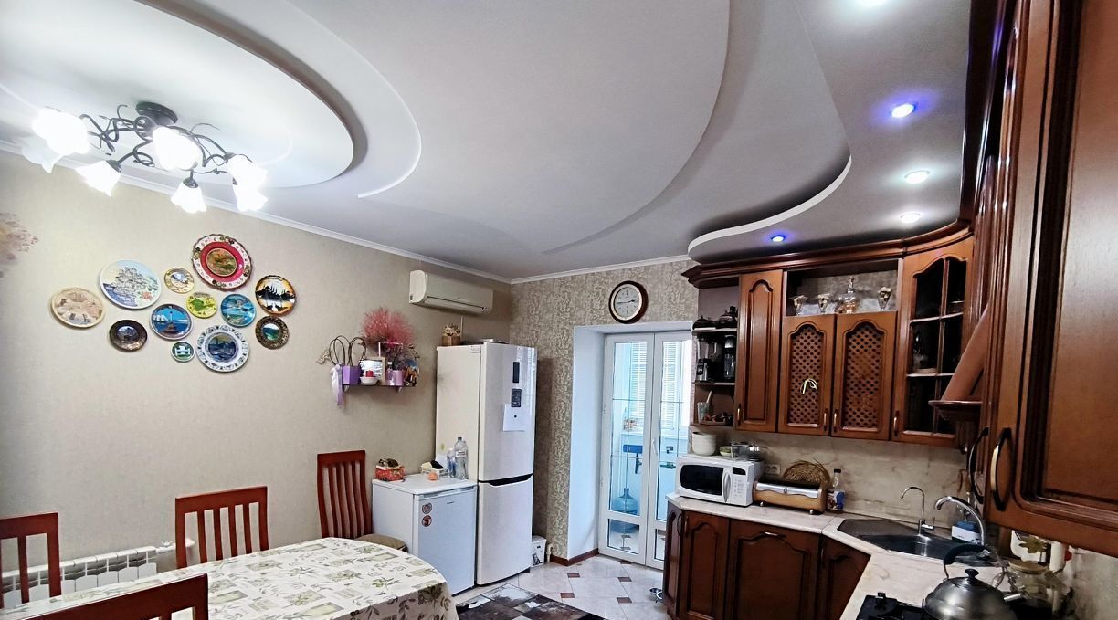 квартира г Астрахань р-н Кировский ул Бориса Алексеева 61к/1 фото 2