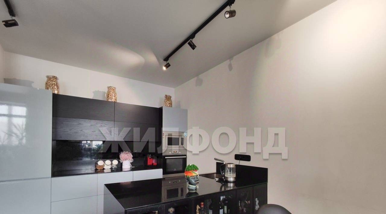 квартира г Новосибирск р-н Дзержинский Золотая Нива ул Кошурникова 22/6 фото 1