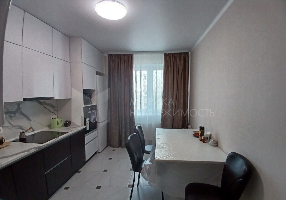 квартира г Тюмень р-н Центральный ул Мельникайте 2к/10 фото 4