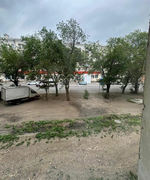 квартира г Волгоград р-н Тракторозаводский ул им. Шурухина 32 фото 2