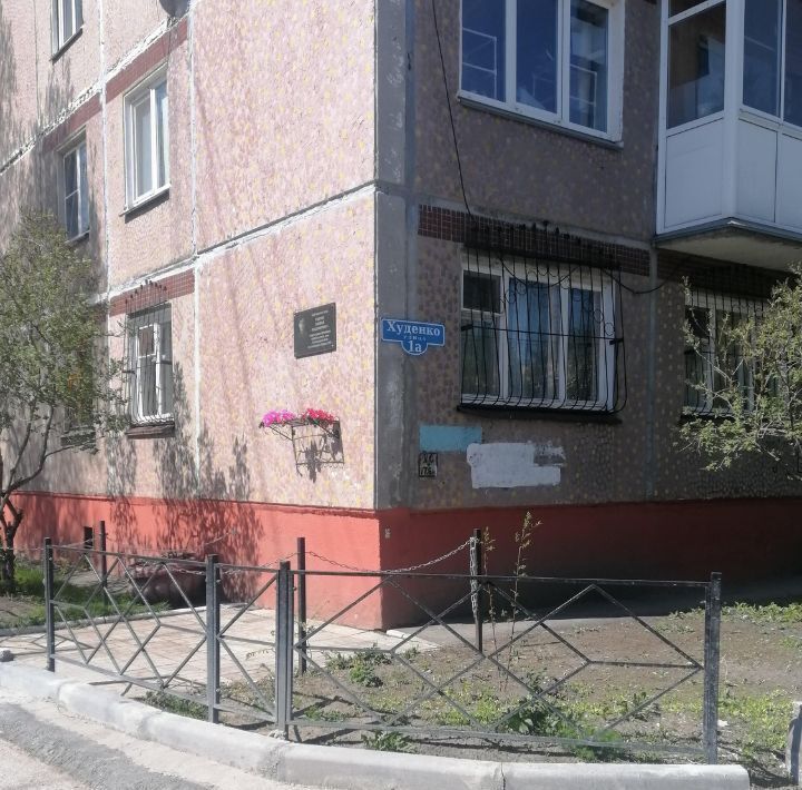 квартира г Омск р-н Октябрьский ул. Николая Худенко, 1А фото 2