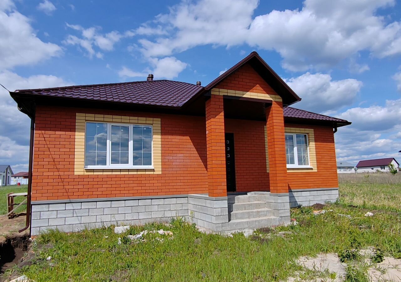 дом р-н Яковлевский г Строитель ул Тополиная фото 1