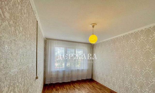 м-н, Молодогвардеец, 2 фото