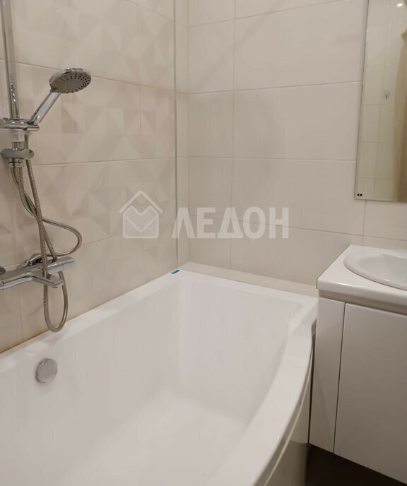 квартира г Омск ул Красный Путь 105к/3 фото 8