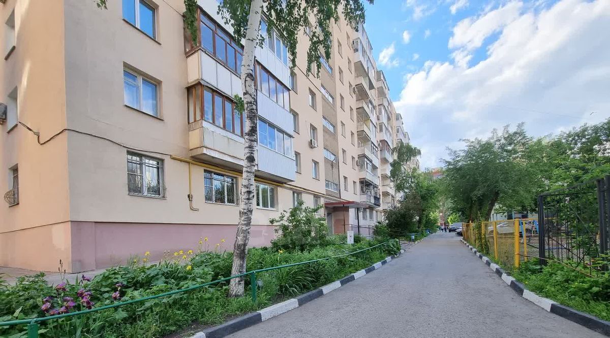 квартира г Саратов р-н Фрунзенский ул Белоглинская 52/70 фото 1