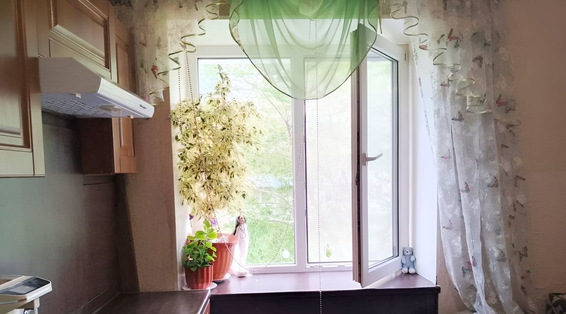 квартира г Омск мкр Крутая Горка р-н Октябрьский ул Д.Ф.Полтавцева 4 фото 2