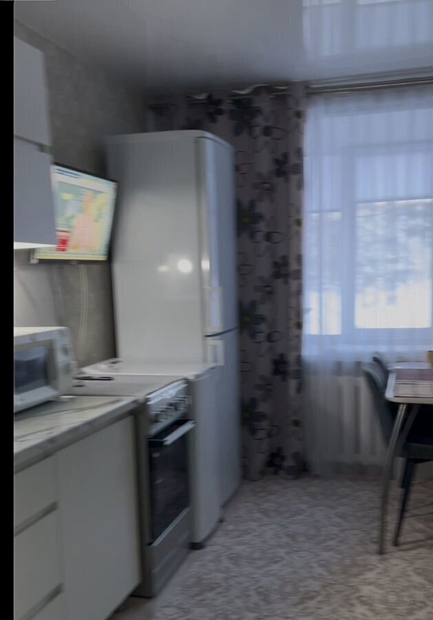 комната г Пыть-Ях мкр 1-й Центральный 21, Тюменская обл. фото 2