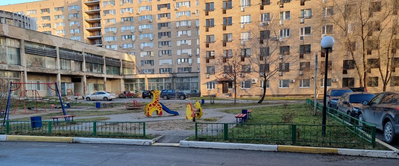 квартира г Тольятти р-н Автозаводский 32 квартал ул Революционная 11б фото 4