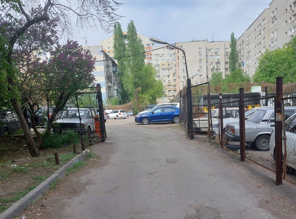 гараж г Саратов р-н Октябрьский ул Белоглинская 34/38 фото 4