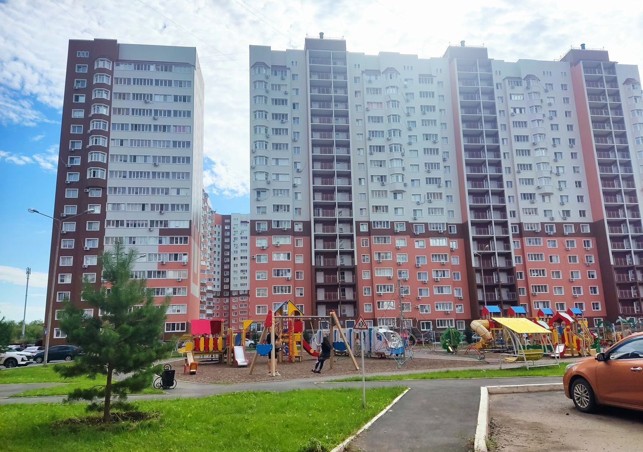 квартира г Оренбург р-н Дзержинский ул. Фронтовиков, 10/4 фото 1