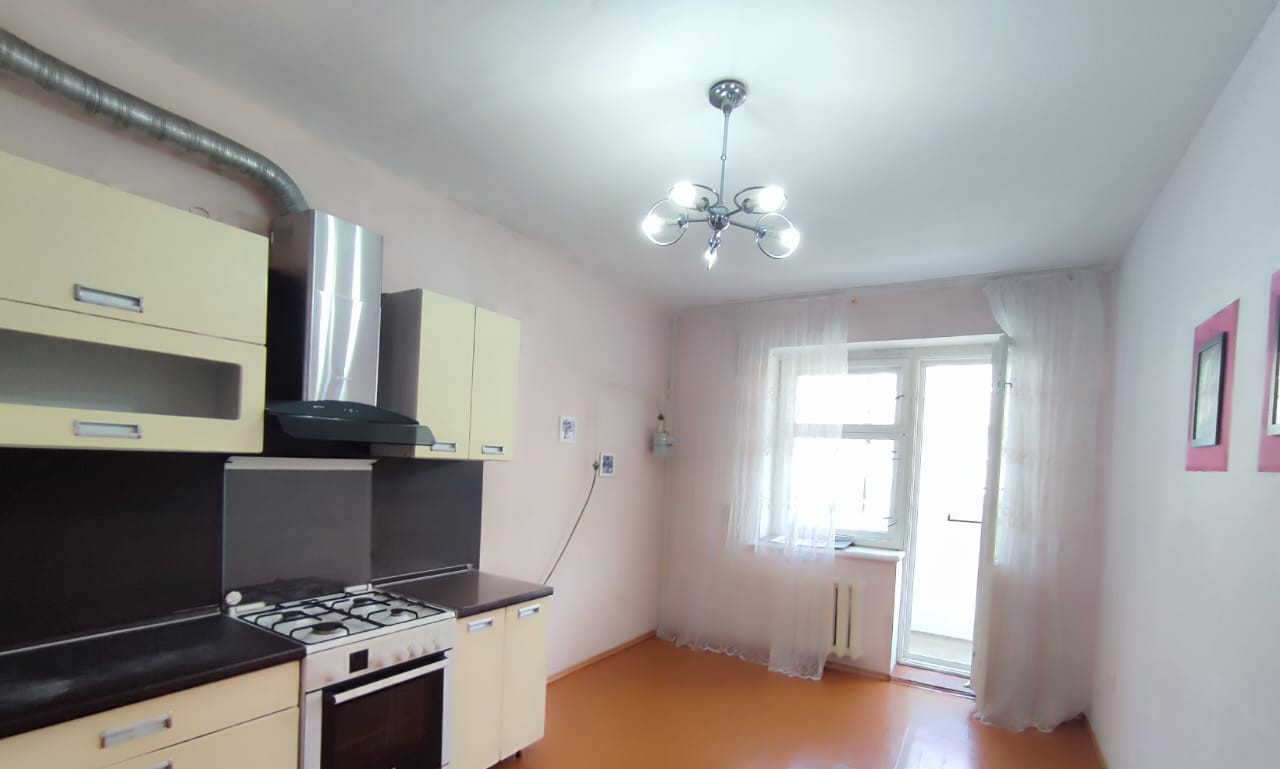 квартира р-н Ейский г Ейск ул Красная 57/2 фото 1