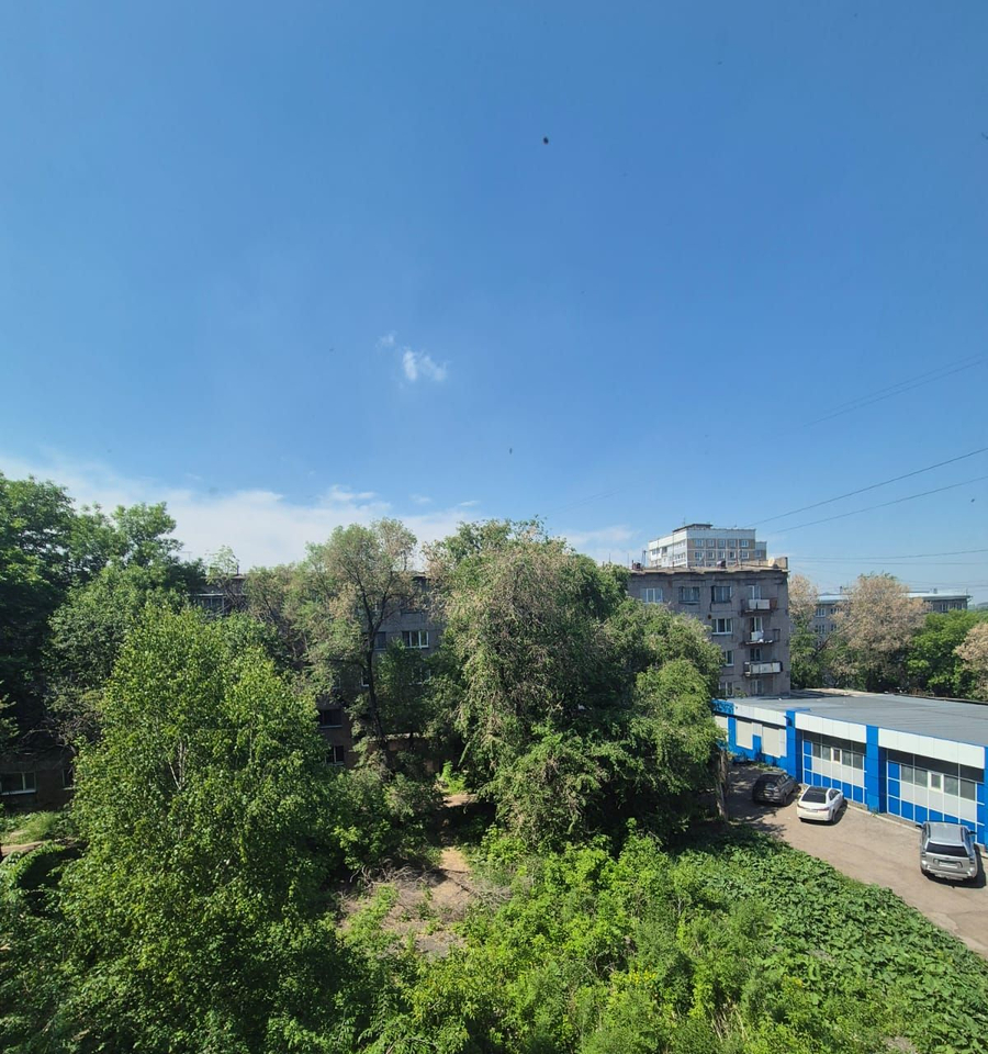 квартира г Новокузнецк Кузбасс, улица 13-й Микрорайон, 8 фото 2