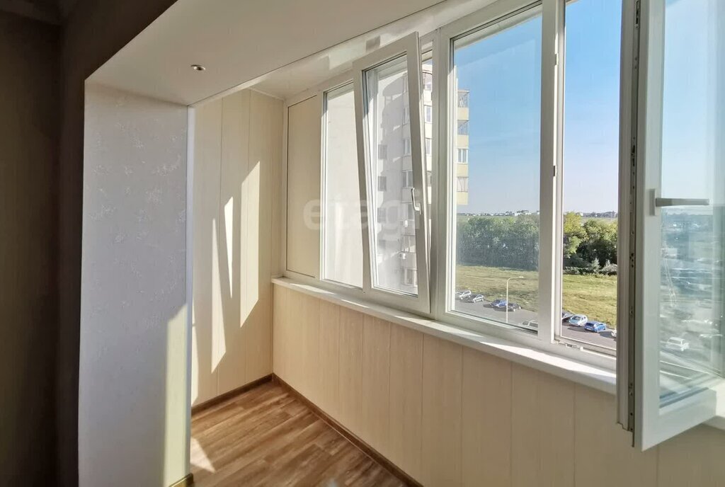 квартира г Белгород ул Есенина 8а фото 16