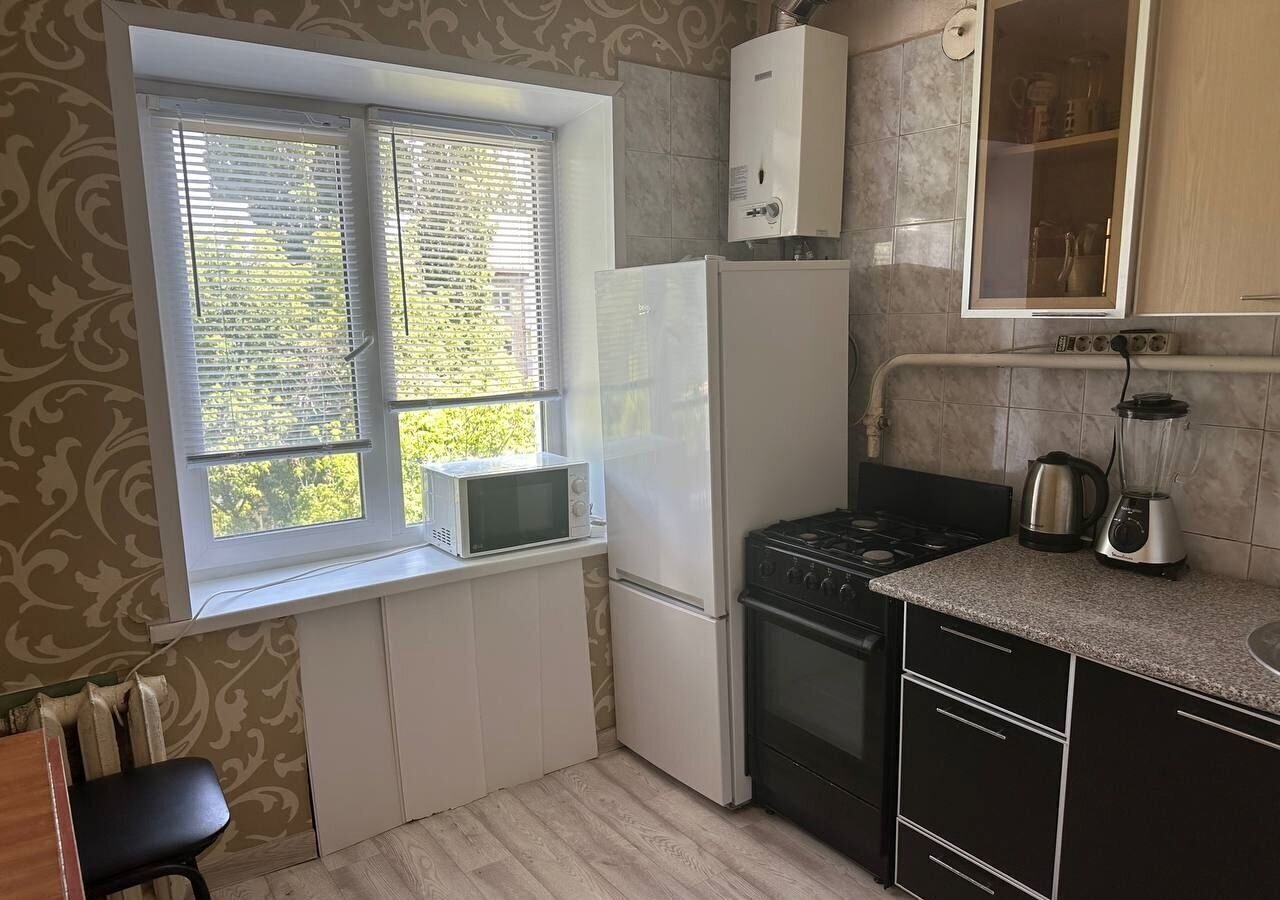 квартира г Саратов р-н Фрунзенский ул им Емлютина Д.В. 44в фото 1