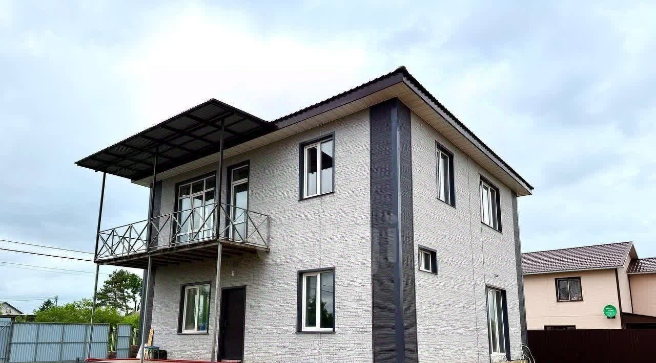 дом г Артем ул Молодежная 18 фото 1